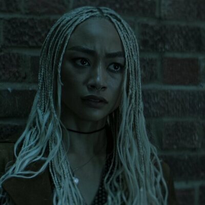 Tati Gabrielle en Capítulo 1 titulado 'Joe se toma unas vacaciones' de 'You'