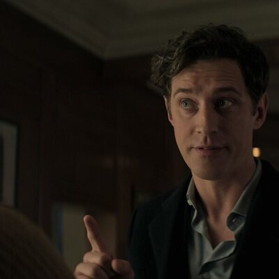 Stephen Hagan en 4x01 'Joe se toma unas vacaciones' de 'You'