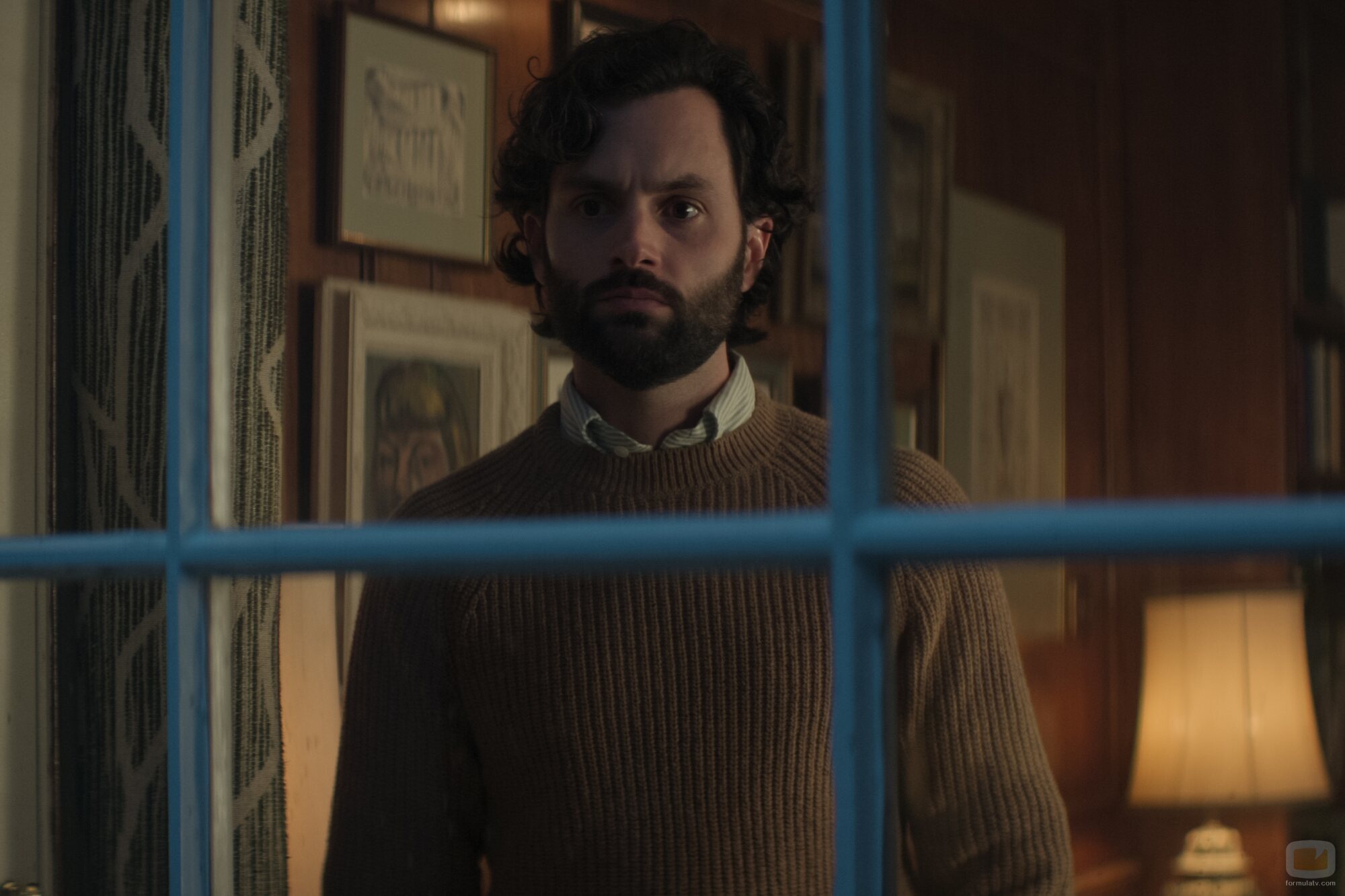 Penn Badgley en la temporada 4 y el capítulo 01 de 'You'