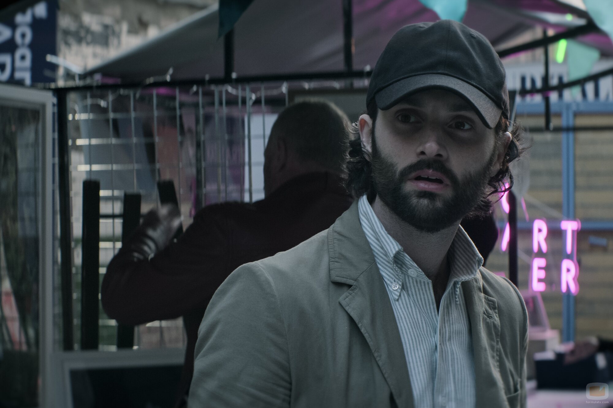 Imagen de Penn Badgley en la temporada 4 y el capítulo 01 de 'You'
