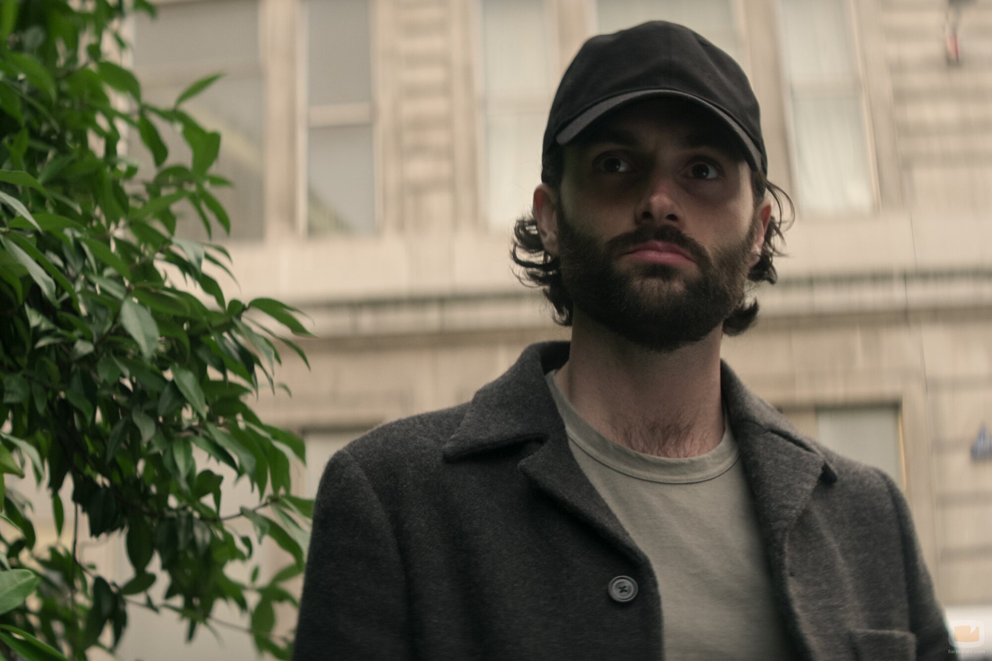 Penn Badgley en 4x02 'Retrato del artista' de 'You'