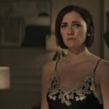 Charlotte Ritchie en Capítulo 3 titulado 'Cómete a los ricos' de 'You'