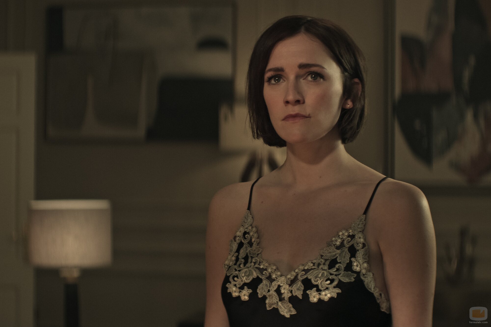 Charlotte Ritchie en Capítulo 3 titulado 'Cómete a los ricos' de 'You'