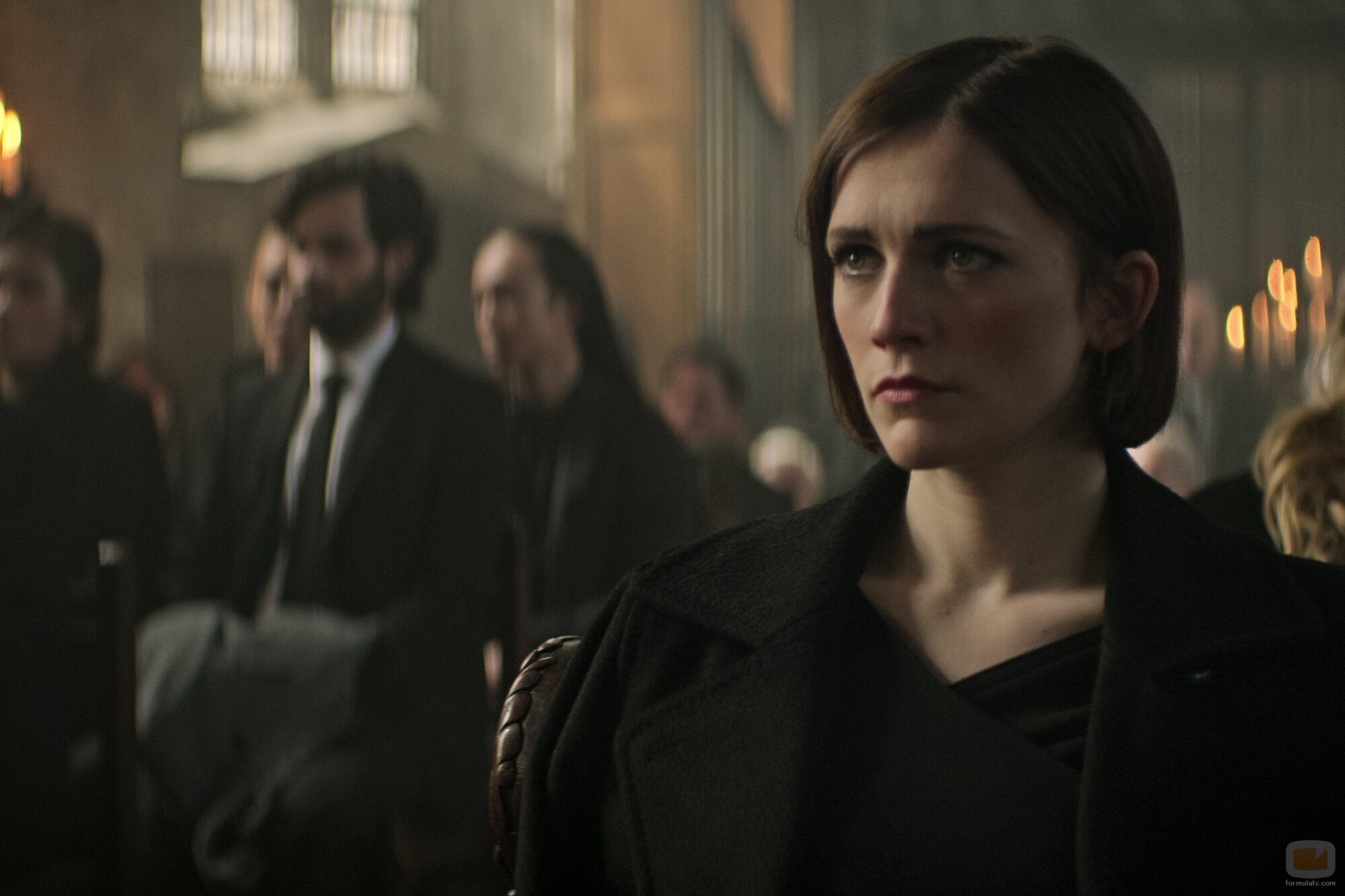 Penn Badgley y Charlotte Ritchie en la temporada 4 y el capítulo 03 de 'You'