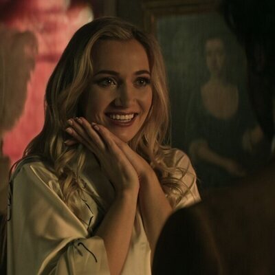 Penn Badgley y Tilly Keeper en 'Hampsy' de 'You'