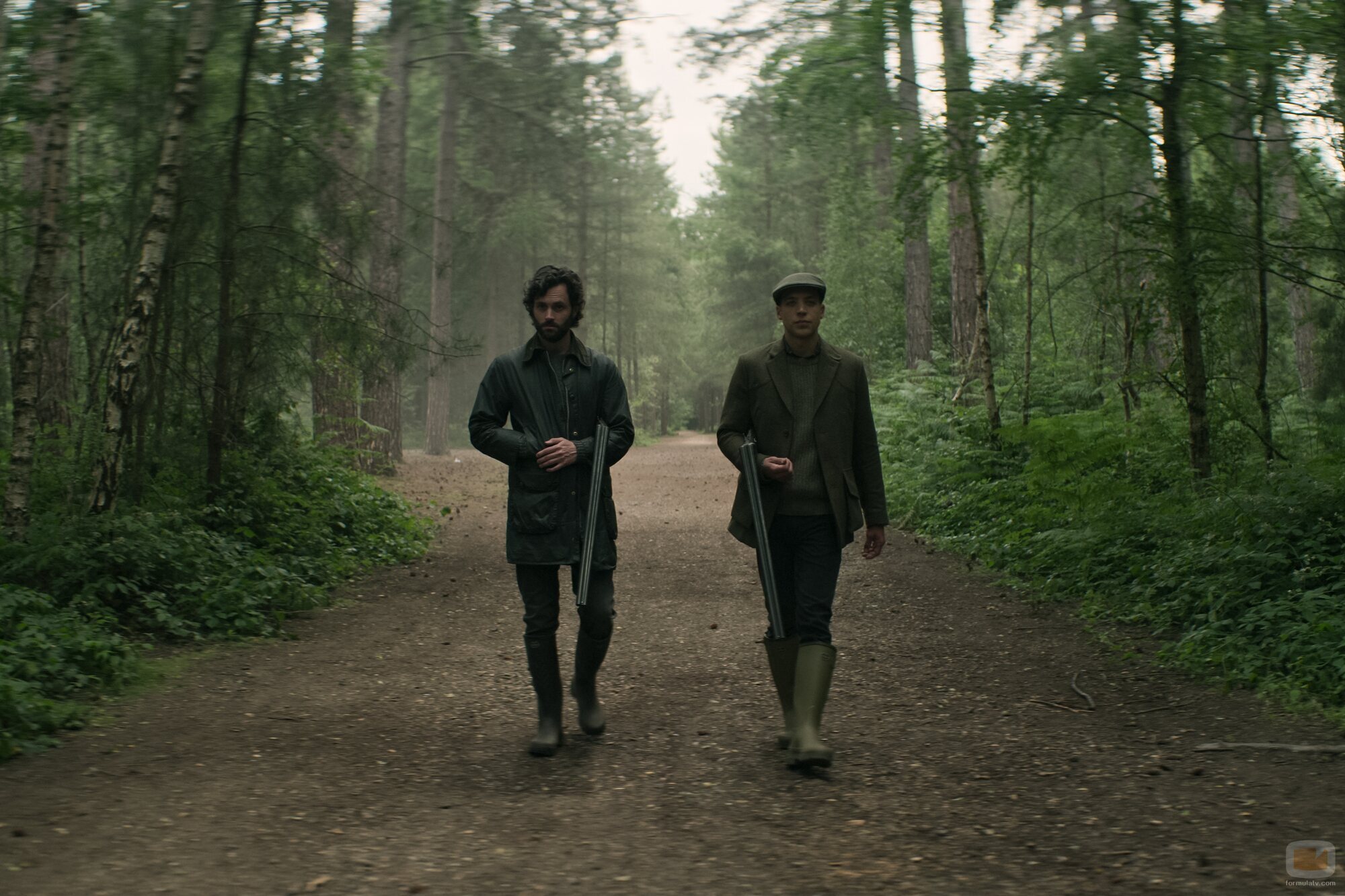 Penn Badgley y Ben Wiggins en 'Hampsy' de 'You'