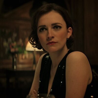 Escena de Charlotte Ritchie en 4x04 titulado 'Hampsy' de 'You'