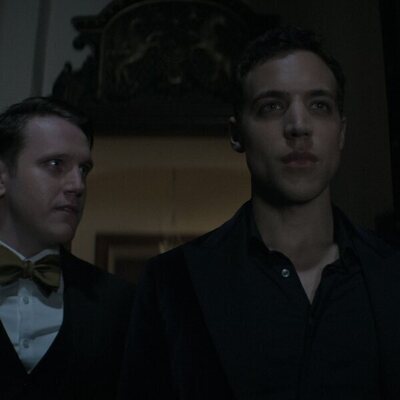 Ben Wiggins en 4x05 'El zorro y el sabueso' de 'You'