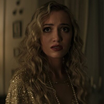 Foto de Tilly Keeper en la temporada 4 y el capítulo 05 de 'You'