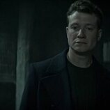 Ed Speleers en 4x05 titulado 'El zorro y el sabueso' de 'You'