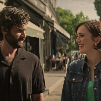 Penn Badgley y Charlotte Ritchie en el 4x07 de 'You'