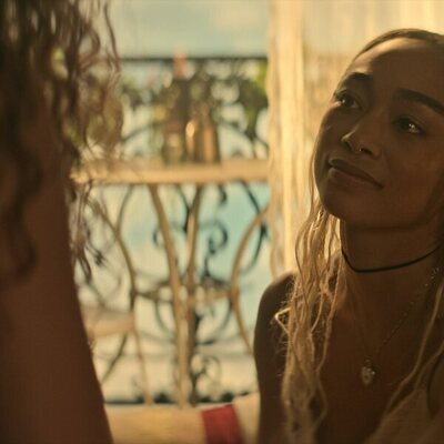 Tati Gabrielle en la temporada 4 y el capítulo 08 de 'You'