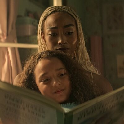 Tati Gabrielle en el 4x08 de 'You'
