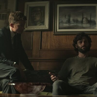Penn Badgley y Ed Speleers en Capítulo 8 titulado '¿A dónde vas? ¿Dónde has estado?' de 'You'