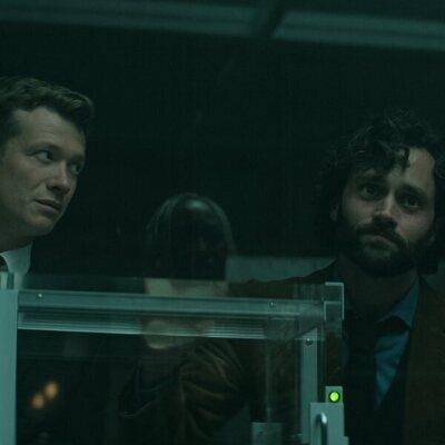 Penn Badgley y Ed Speleers en el 4x09 de 'You'