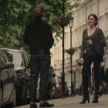 Escena de Charlotte Ritchie en Capítulo 9 titulado 'Ella no está allí' de 'You'