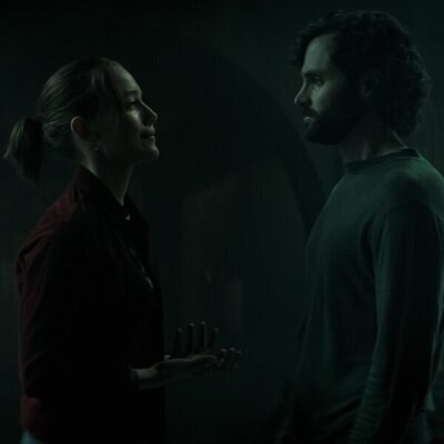 Penn Badgley y Victoria Pedretti en 'Ella no está allí' de 'You'