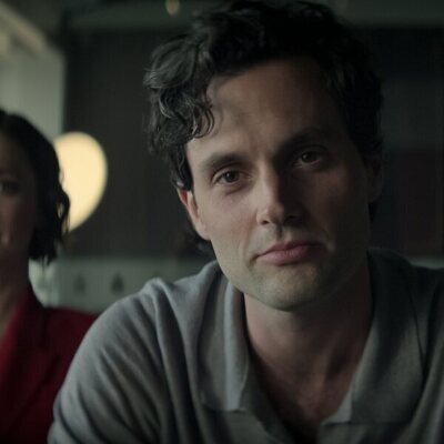 Penn Badgley y Charlotte Ritchie en 4x10 titulado 'La muerte de Jonathan Moore' de 'You'