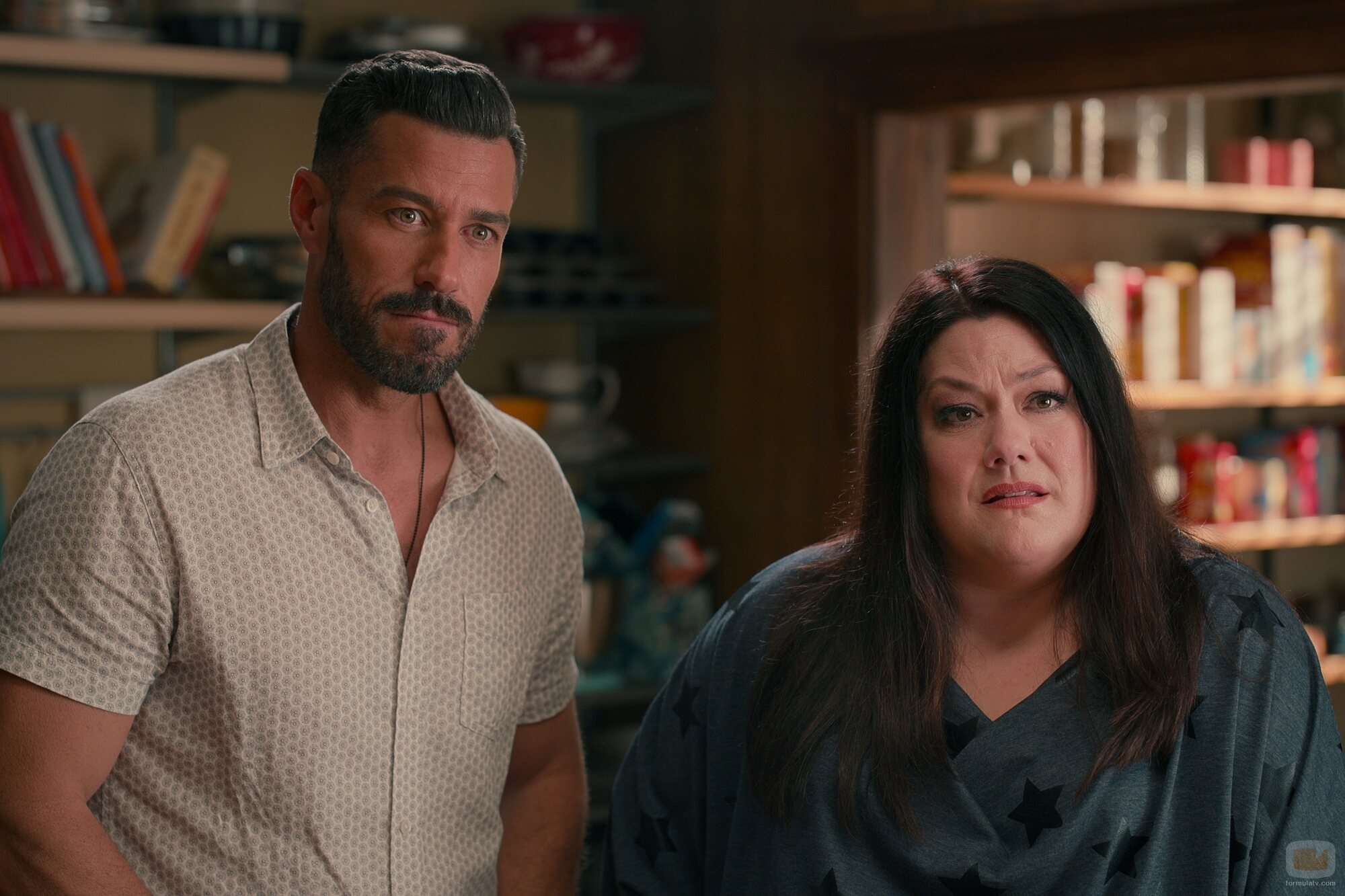 Brooke Elliott y Brandon Quinn en 'Un grado de compromiso' de 'Sweet Magnolias'