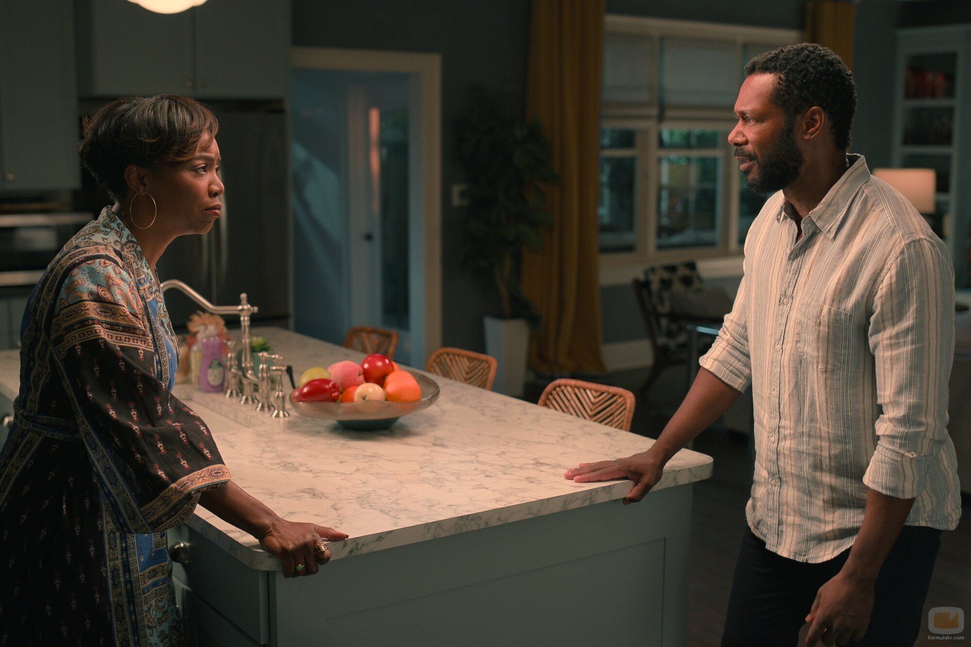 Heather Headley y Dion Johnstone en el 'Un grado de compromiso' de 'Dulces Magnolias'