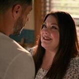 Brooke Elliott y Brandon Quinn en 'En busca de...' de 'Sweet Magnolias'