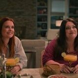 JoAnna García y Brooke Elliott en la temporada 3 y el capítulo 05 de 'Sweet Magnolias'