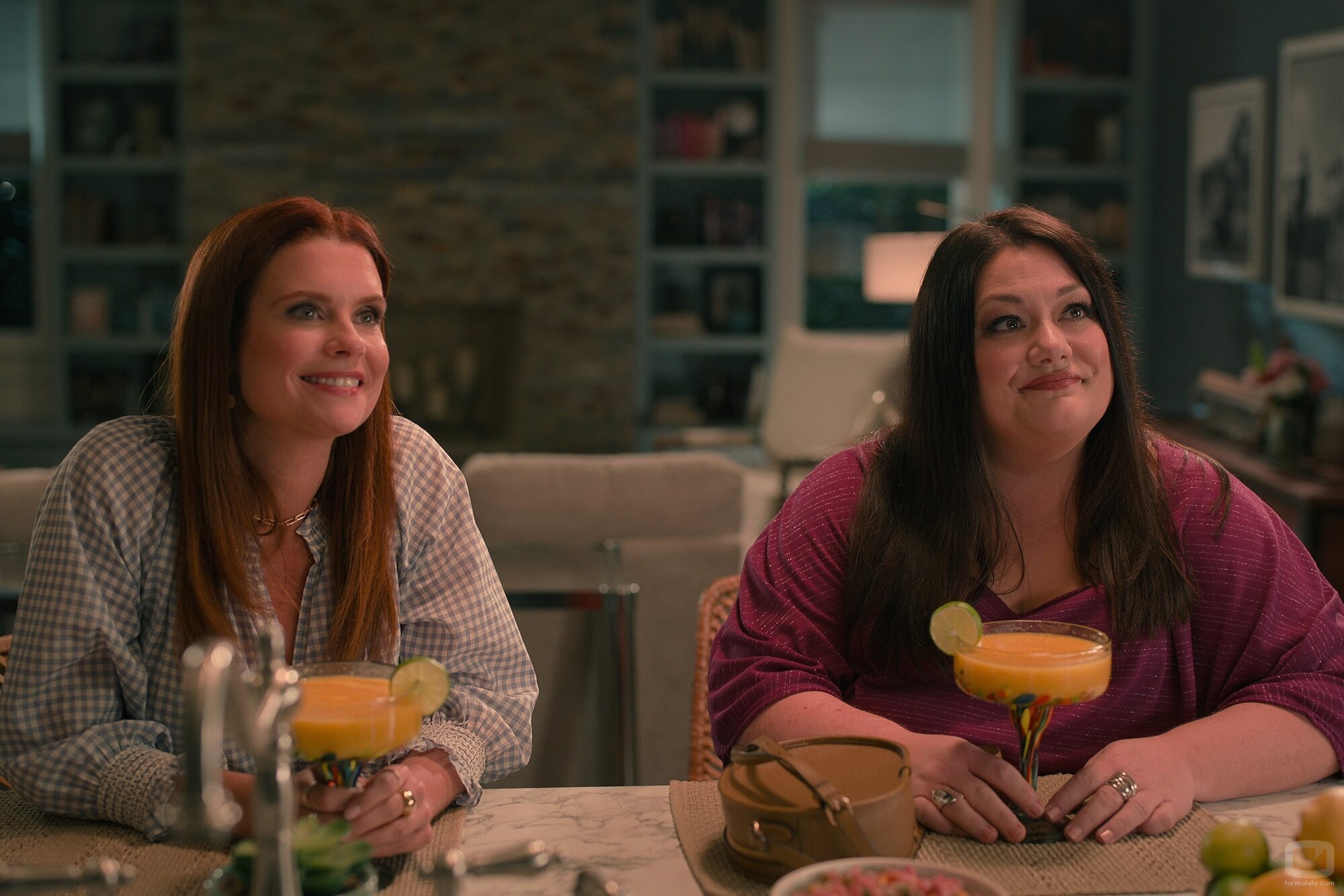 JoAnna García y Brooke Elliott en la temporada 3 y el capítulo 05 de 'Sweet Magnolias'