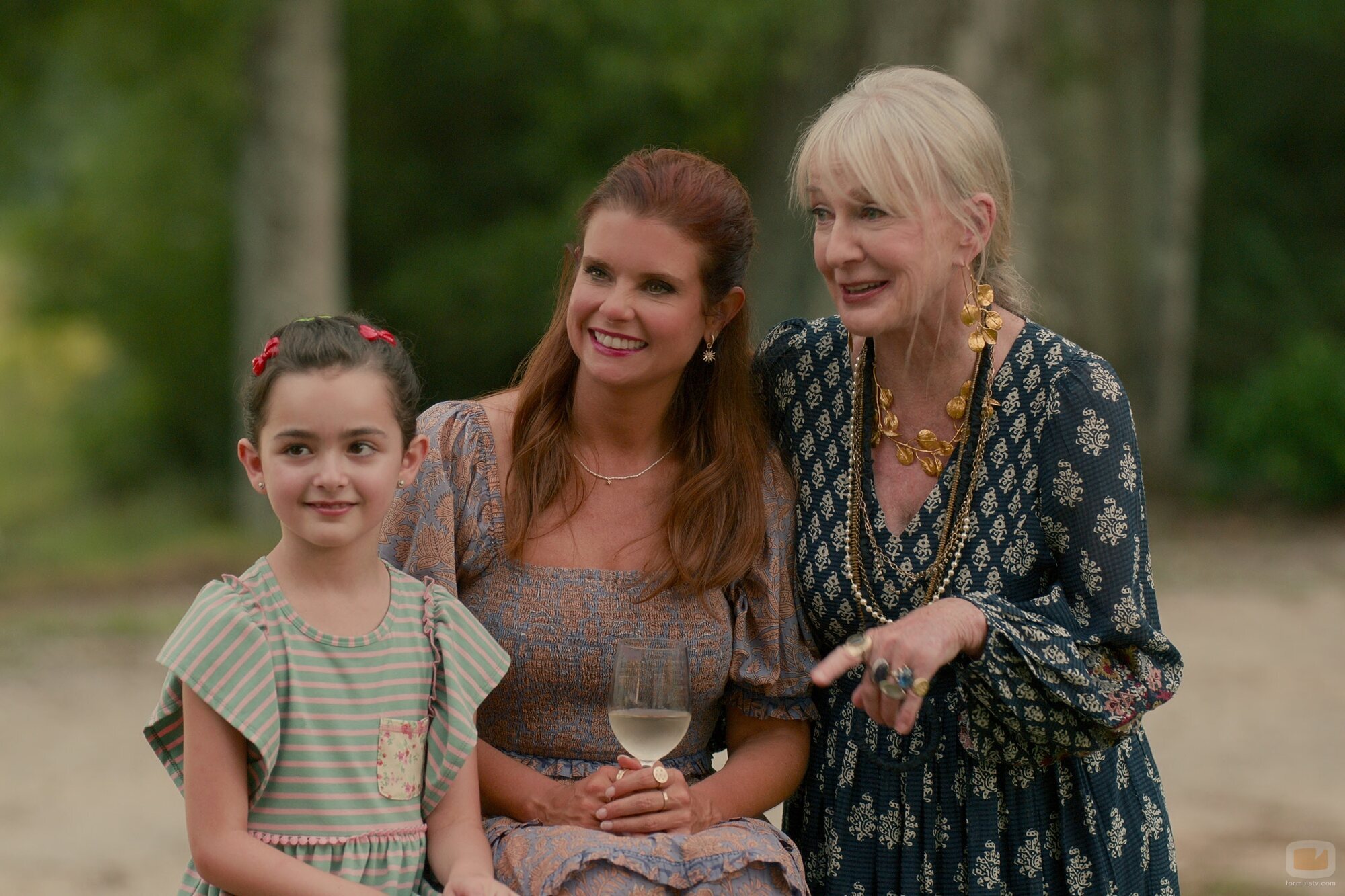 JoAnna García y Caroline Lagerfelt en la temporada 3 y el capítulo 05 de 'Sweet Magnolias'