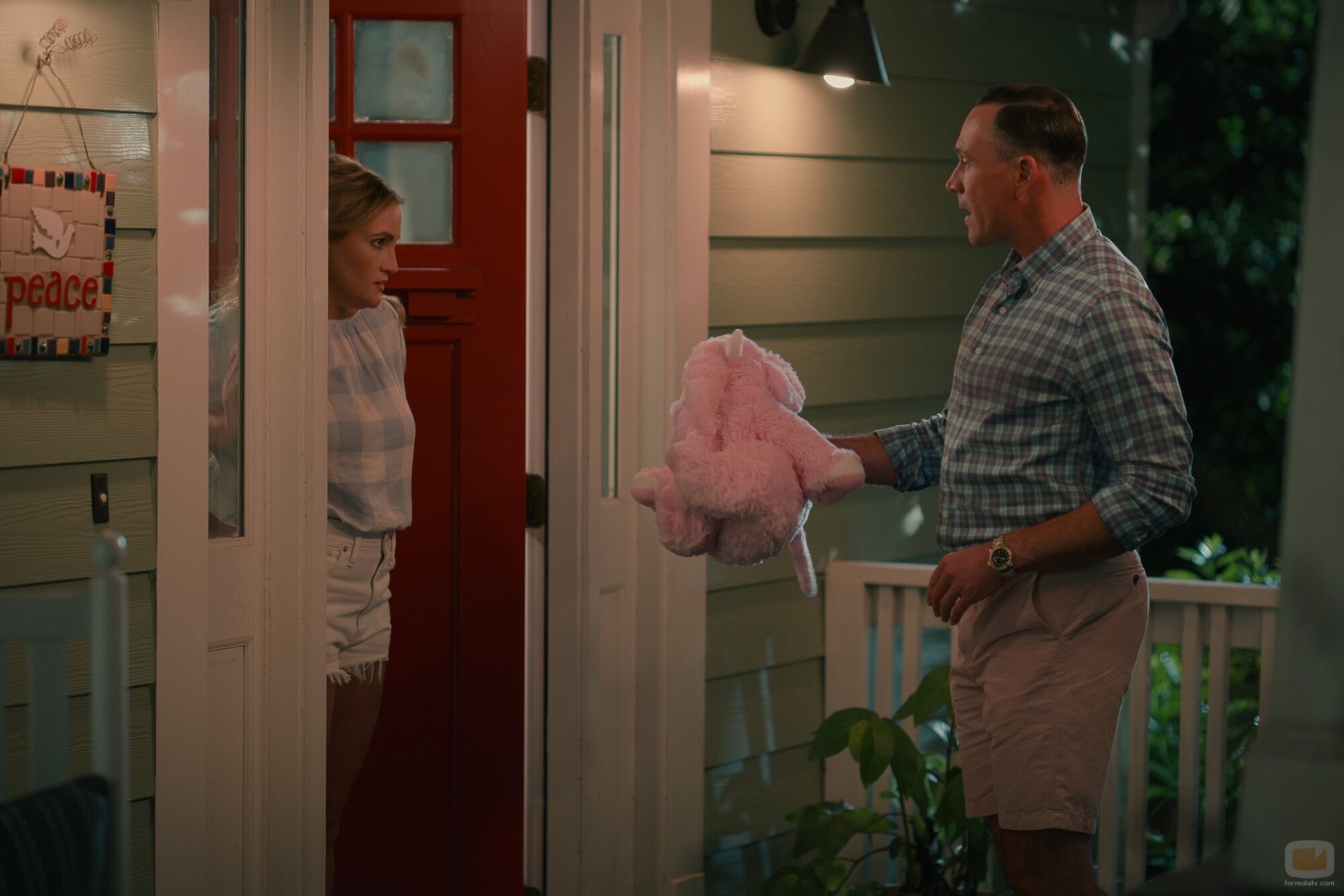 Chris Klein y Jamie Lynn Spears en Capítulo 7 titulado 'Alguien a quien echo de menos' de 'Sweet Magnolias'