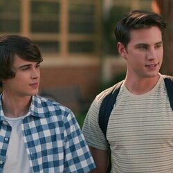 Logan Allen y Carson Rowland en el 'Quieres ganarme en mi propio juego' de 'Dulces Magnolias'