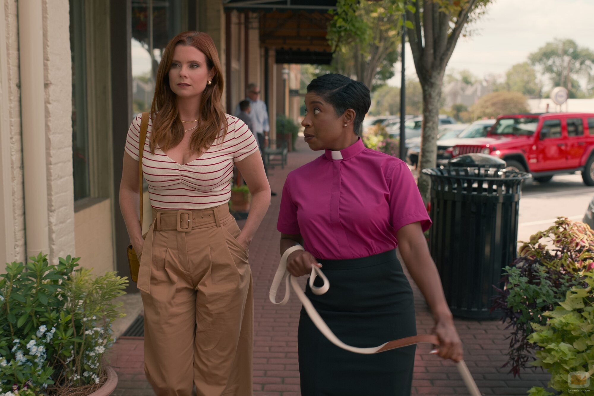 JoAnna García y Tracey Bonner en el 3x08 de 'Sweet Magnolias'