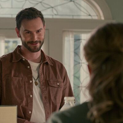Jamie Lynn Spears y Chase Anderson en 3x09 'El teléfono estropeado' de 'Sweet Magnolias'