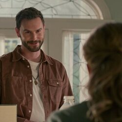 Jamie Lynn Spears y Chase Anderson en 3x09 'El teléfono estropeado' de 'Sweet Magnolias'