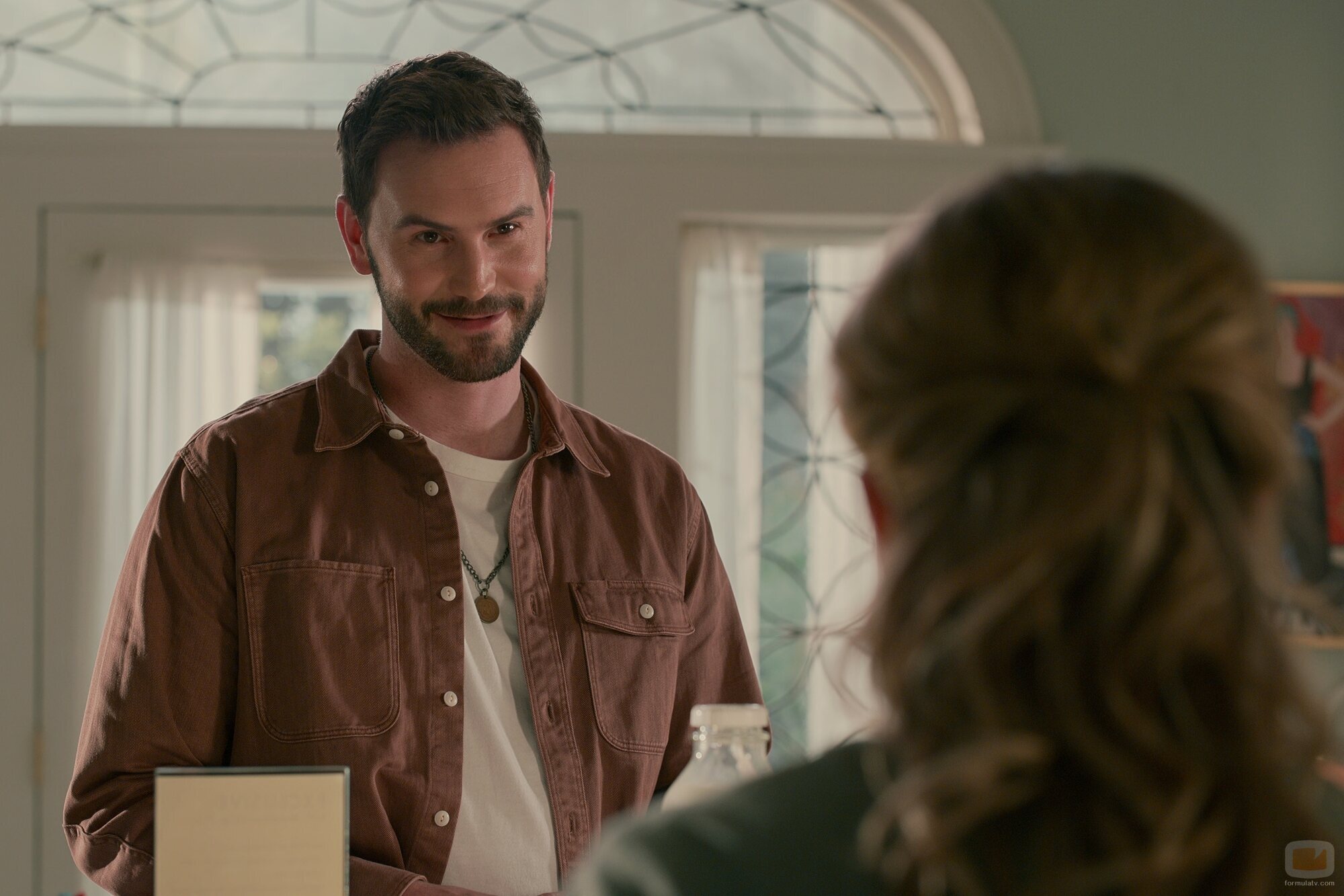 Jamie Lynn Spears y Chase Anderson en 3x09 'El teléfono estropeado' de 'Sweet Magnolias'