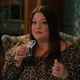Brooke Elliott en 'El teléfono estropeado' de 'Sweet Magnolias'