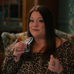 Brooke Elliott en 'El teléfono estropeado' de 'Sweet Magnolias'