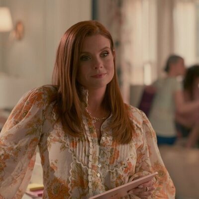 JoAnna García en 3x09 'El teléfono estropeado' de 'Sweet Magnolias'