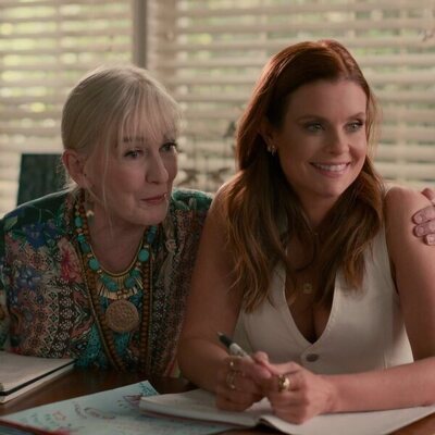 JoAnna García y Caroline Lagerfelt en el 3x10 de 'Sweet Magnolias'