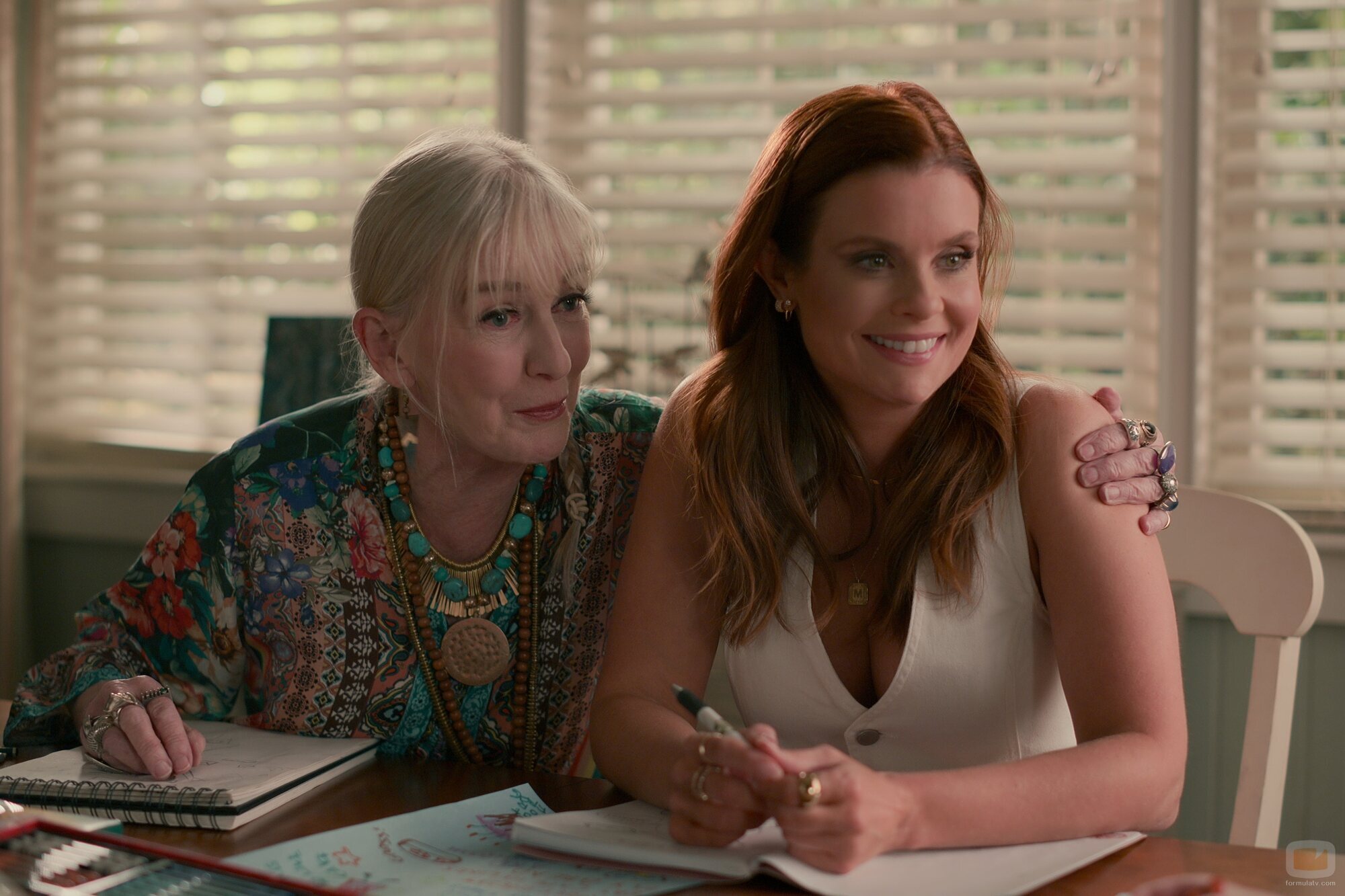 JoAnna García y Caroline Lagerfelt en el 3x10 de 'Sweet Magnolias'