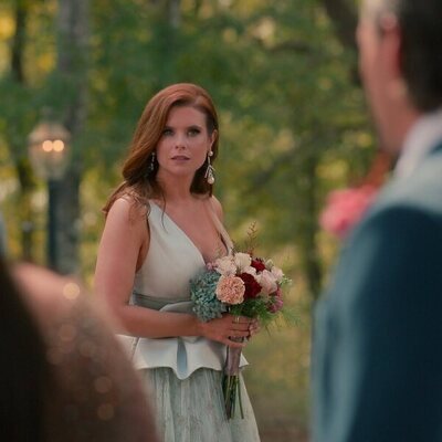 JoAnna García en 'Guárdame un sitio' de 'Sweet Magnolias'