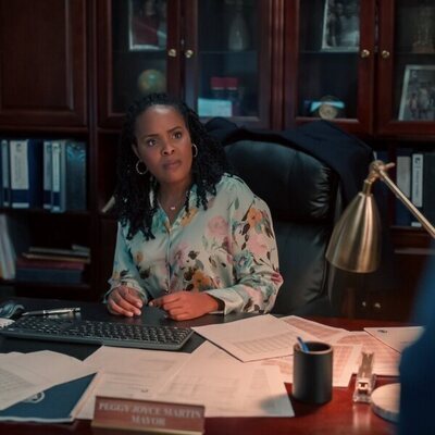 Brittany L. Smith en Capítulo 2 titulado 'Sueños prácticos' de 'Sweet Magnolias'