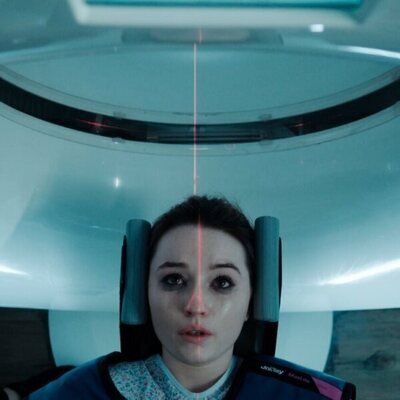 Kaitlyn Dever en el 1x01 de 'Vinagre de manzana'