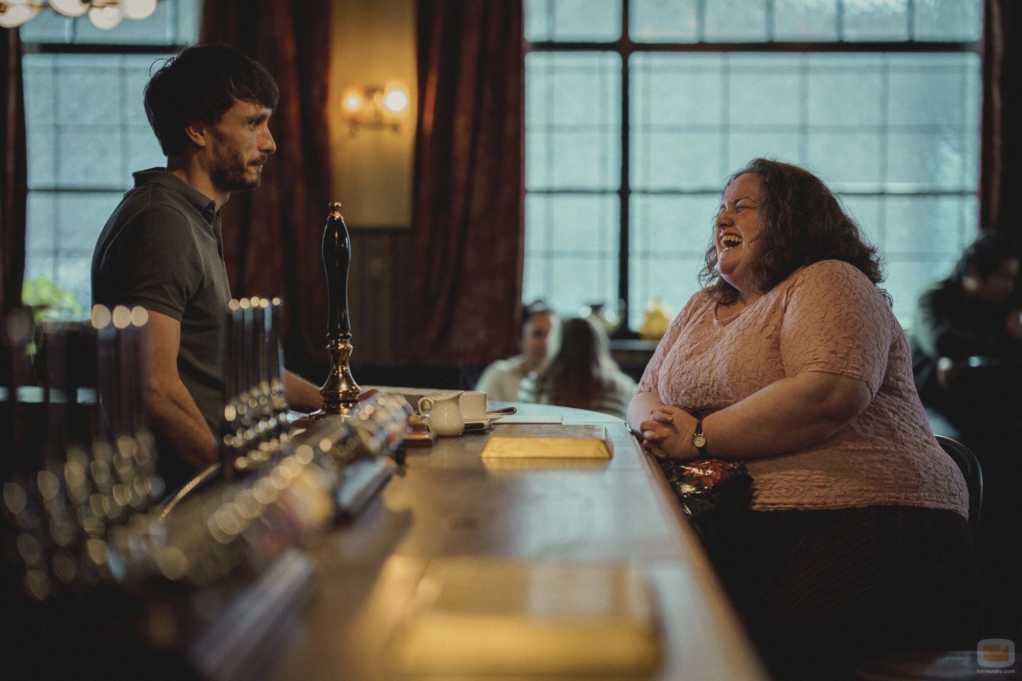 Jessica Gunning y Richard Gadd en 'Episodio 1' de 'Baby Reindeer'