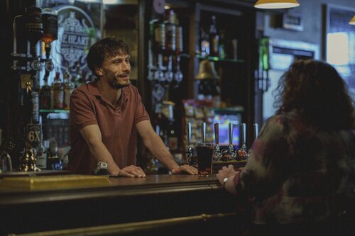 Richard Gadd en el 1x01 de 'Mi reno de peluche'