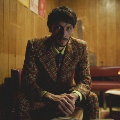 Richard Gadd en 1x01 titulado 'Episodio 1' de 'Mi reno de peluche'