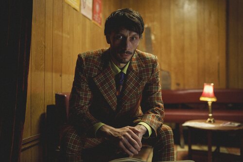 Richard Gadd en 1x01 titulado 'Episodio 1' de 'Mi reno de peluche'