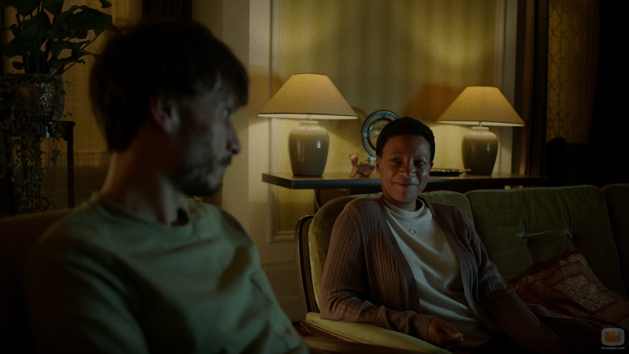 Nina Sosanya y Richard Gadd en Capítulo 3 titulado 'Episodio 3' de 'Mi reno de peluche'
