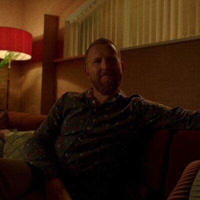 Tom Goodman-Hill en 'Episodio 4' de 'Mi reno de peluche'