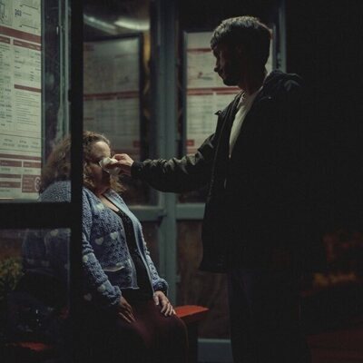 Jessica Gunning y Richard Gadd en 'Episodio 4' de 'Mi reno de peluche'