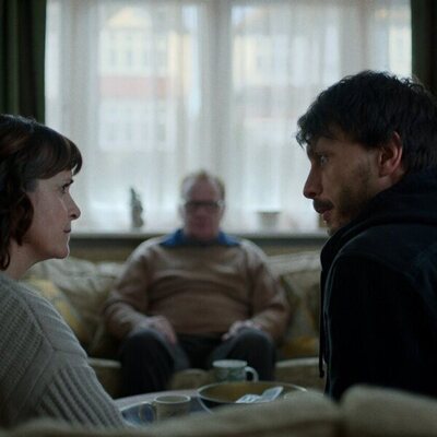 Mark Lewis Jones y Richard Gadd en 'Episodio 6' de 'Baby Reindeer'